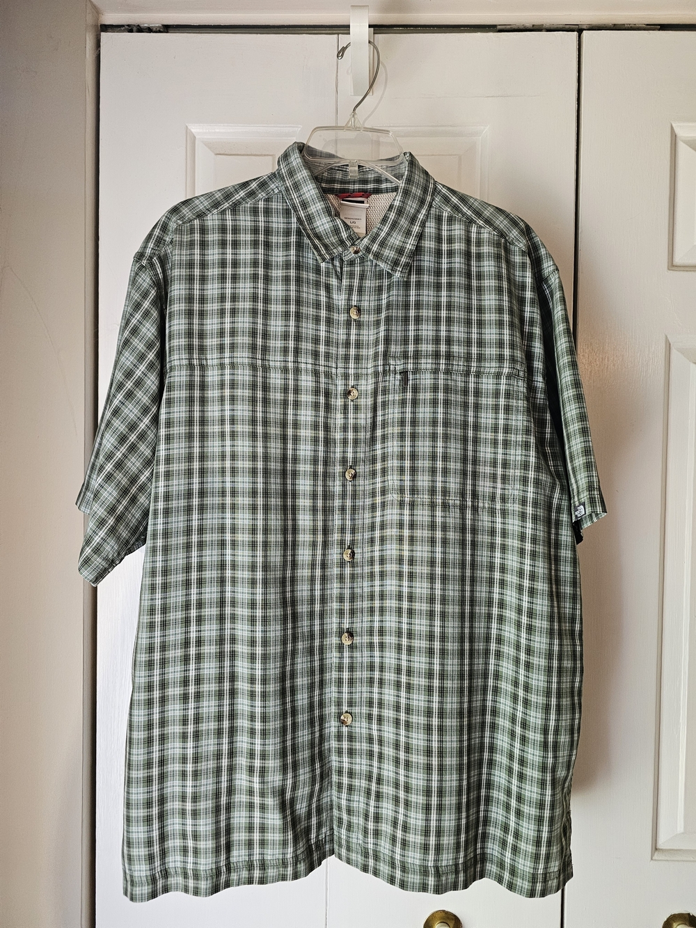 The North Face Green Plaid Short Sleeve Button-Down Shirt - Men's Large